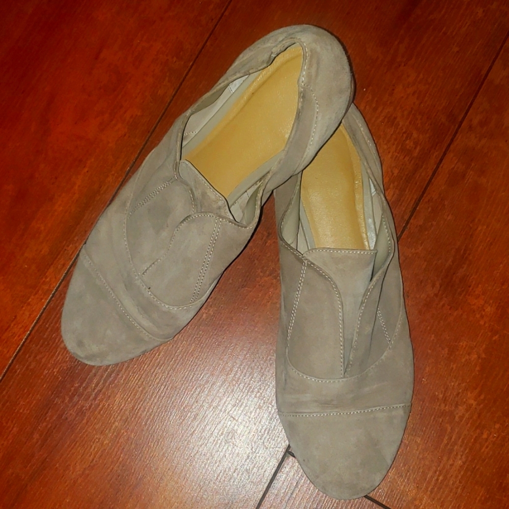 Comfy flat show women